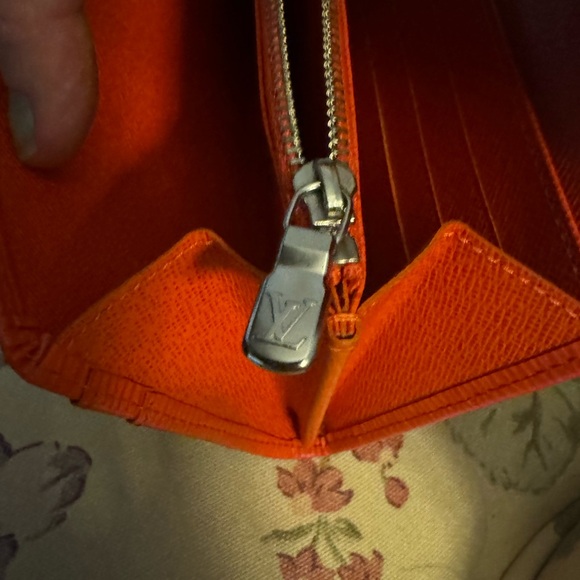 LOUIS VUITTON Piment Epi Leather Sarah Wallet - Picture 8 of 11